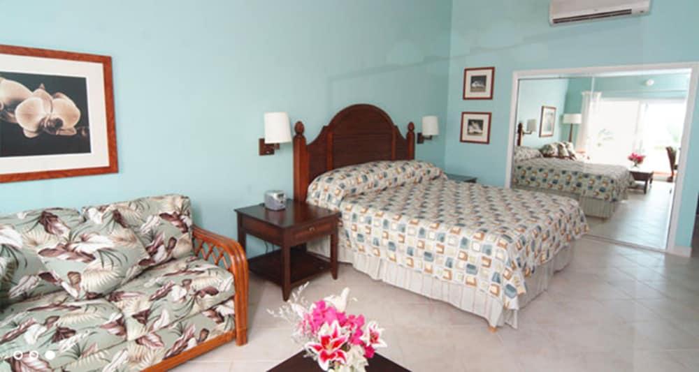 Trade Winds Hotel Dickenson Bay Екстер'єр фото