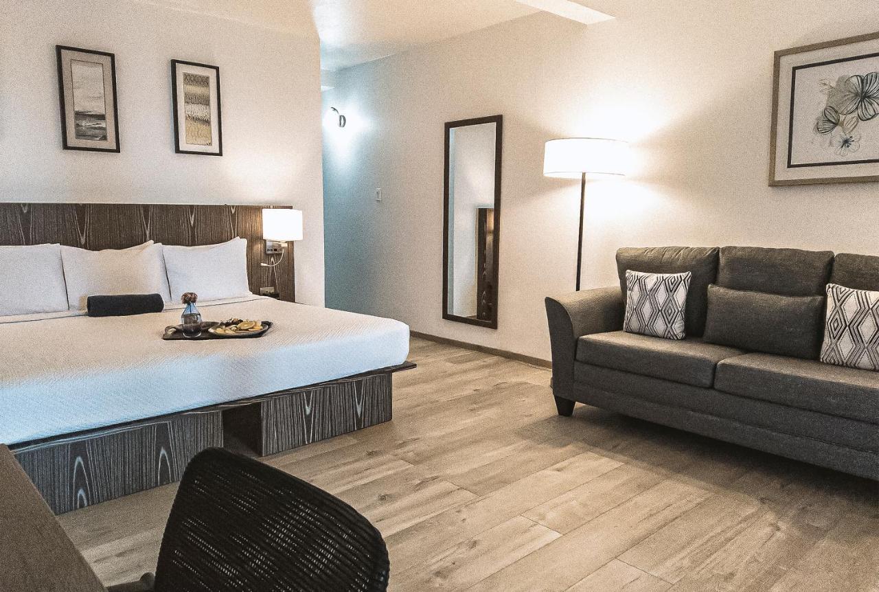 Trade Winds Hotel Dickenson Bay Екстер'єр фото