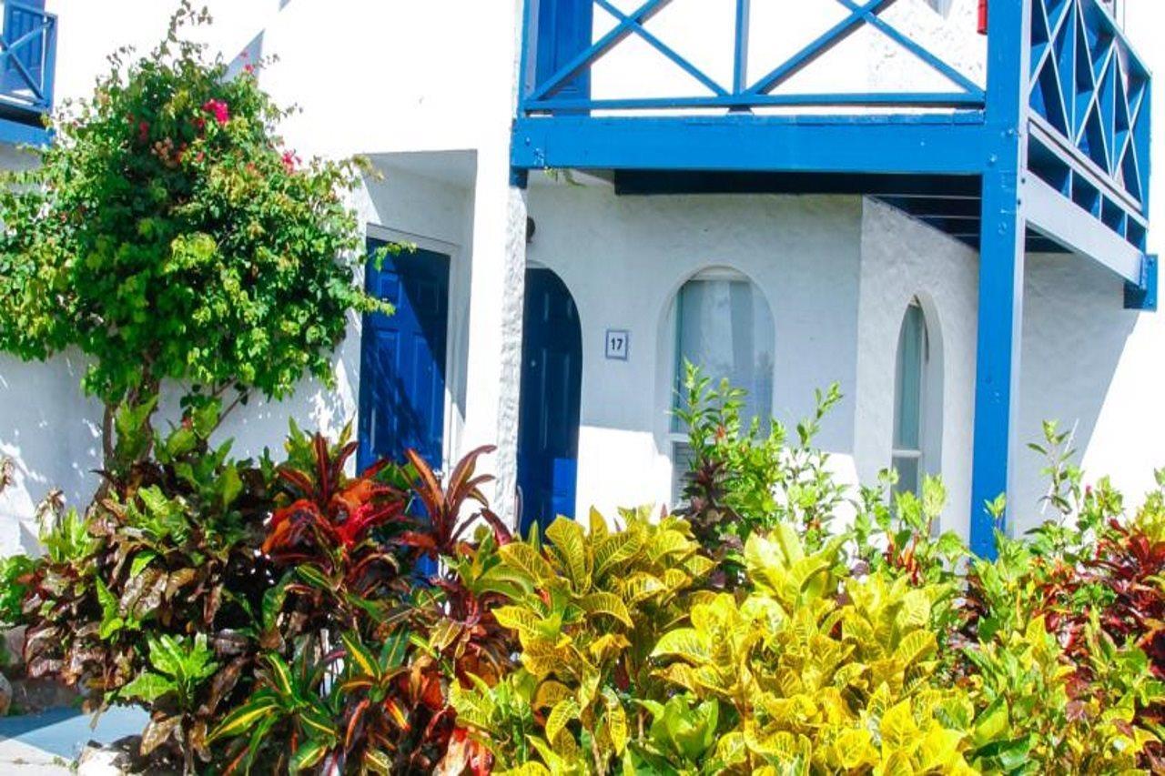 Trade Winds Hotel Dickenson Bay Екстер'єр фото