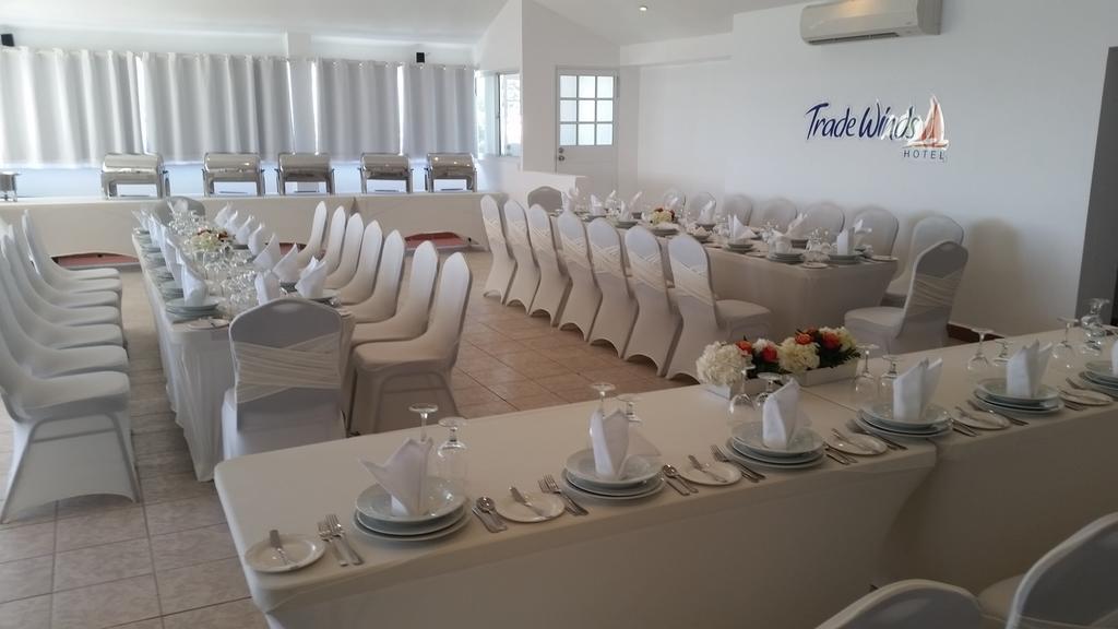 Trade Winds Hotel Dickenson Bay Екстер'єр фото