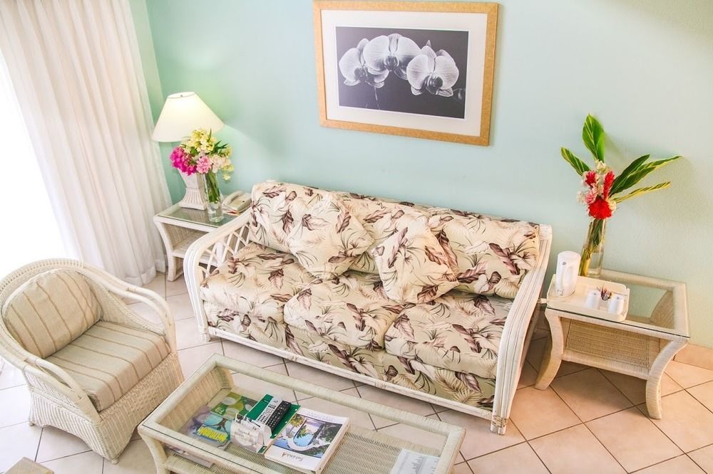Trade Winds Hotel Dickenson Bay Екстер'єр фото