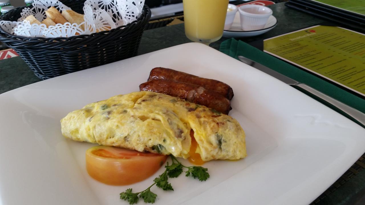 Trade Winds Hotel Dickenson Bay Екстер'єр фото