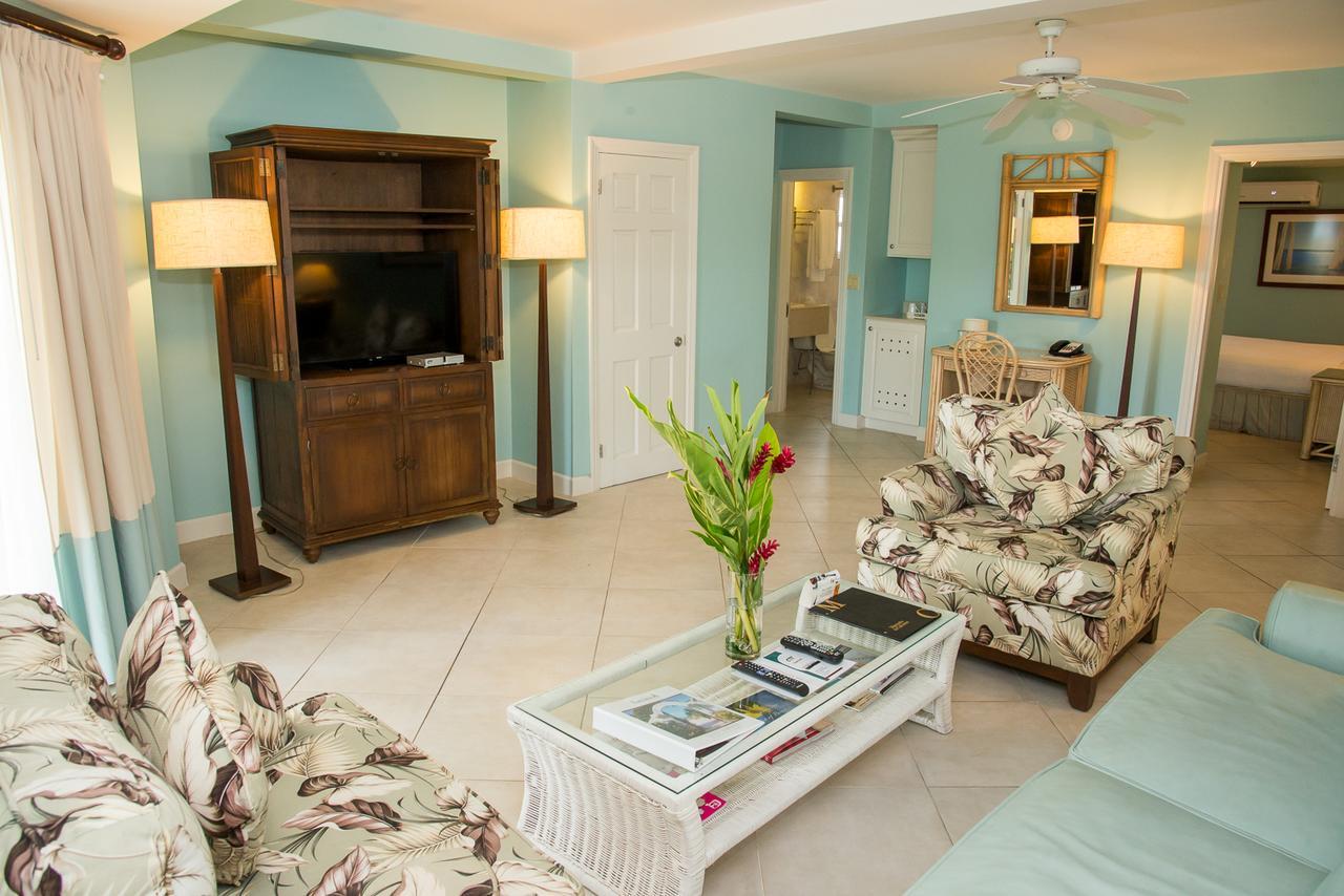 Trade Winds Hotel Dickenson Bay Екстер'єр фото